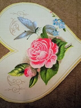 Classic Heart Floral Accent Mat in Pink and Green